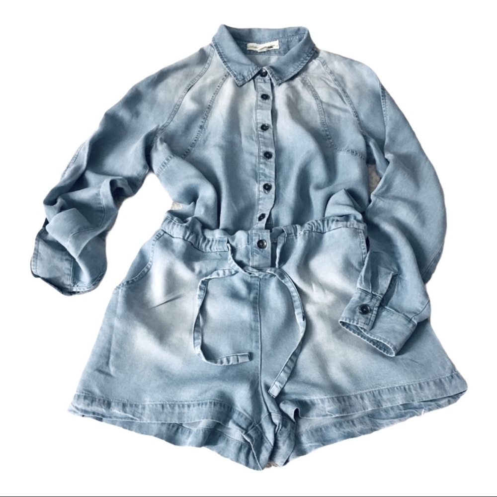 🌵 Staring at stars soft blue Jean romper Size M